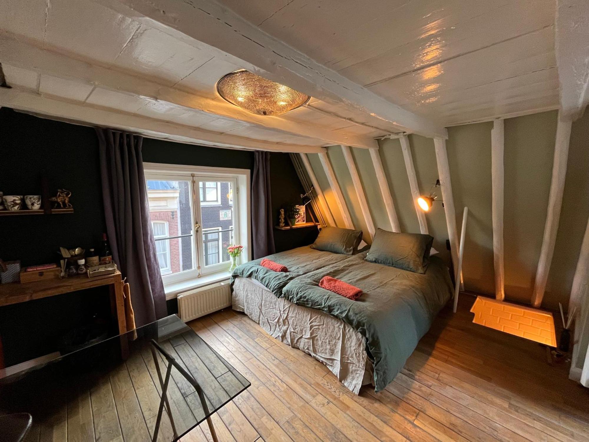 Attic Monkeys Lodge Amsterdam Exterior photo